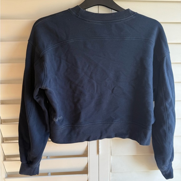 Lululemon Navy Blue Women's Cropped Sweatshirt sz s/M - Picture 2 of 3
